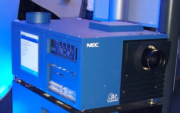 NEC Cinema DLP Beamer cebit2006
